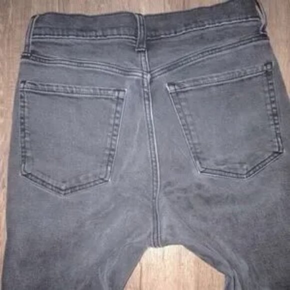 Ladies' vintage raw hem, size 6, straight high waisted jeans with a smooth fit - Picture 4 of 7